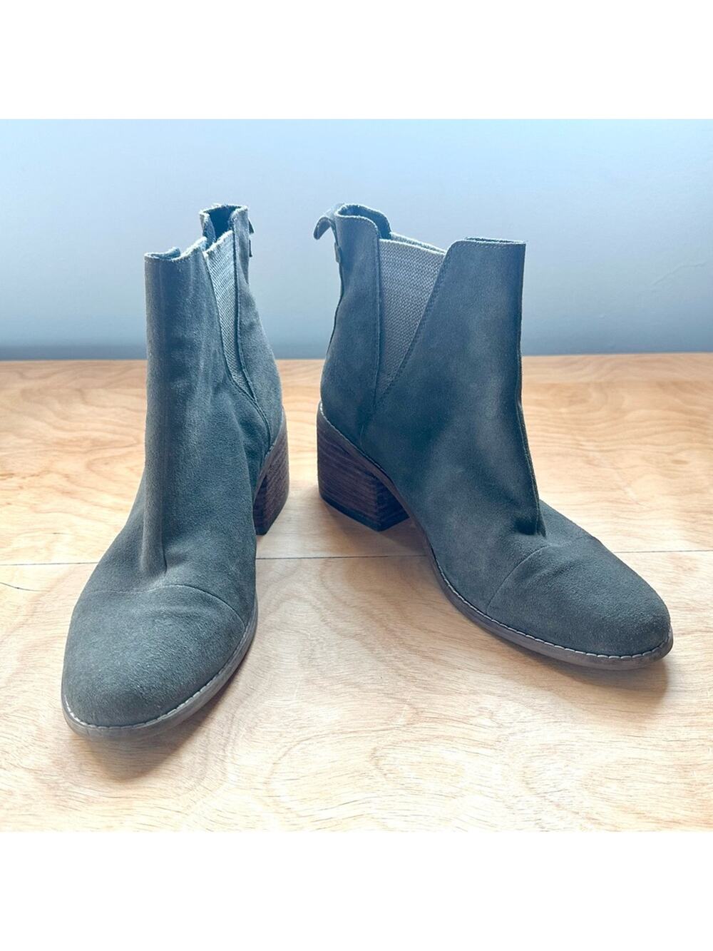 TOMS Esme Booties Tarmac Olive Suede Chelsea Ankle Boots Block Heel Size 9